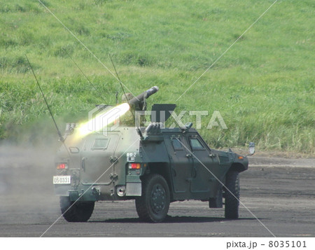 対戦車ミサイル発射の瞬間の連続写真 8035101