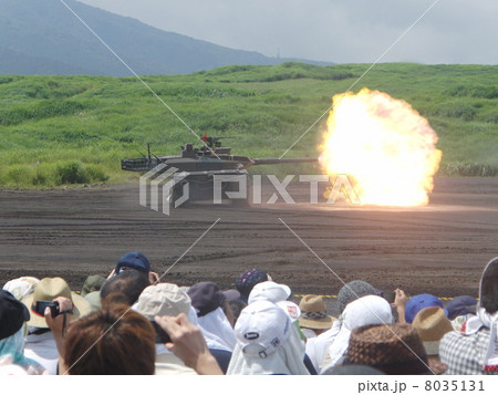１０式戦車の射撃の瞬間の連続写真 8035131