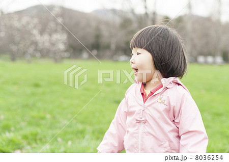 驚く子ども 驚く子ども 8036254