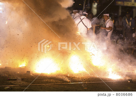 精霊流しの爆竹の写真素材