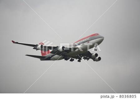 飛行機 8036805