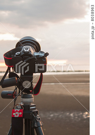 撮影中のデジタルカメラ　撮影風景の写真素材 8038963