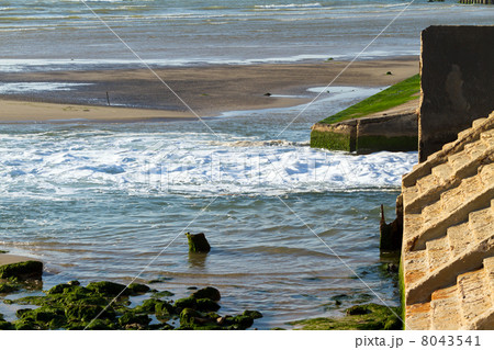 Sewage flows into the sea 8043541