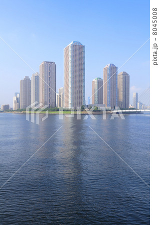 都会の高層マンション 8045008
