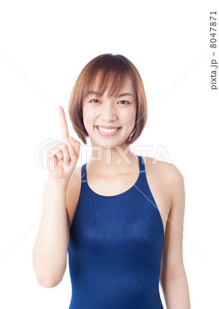 水着を着た女性 8047871