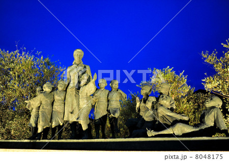 二十四の瞳　平和の群像ライトアップ 8048175