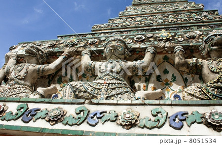 タイ　暁の寺　ワット・アルン　タイル装飾 8051534