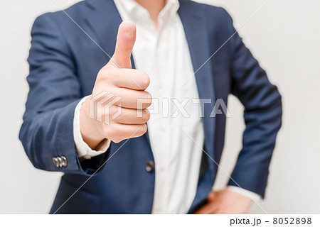 サムズアップする男性 サムズアップする男性 8052898