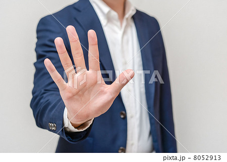 手の平を見せる男性の写真素材
