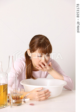 女子　嘔吐 