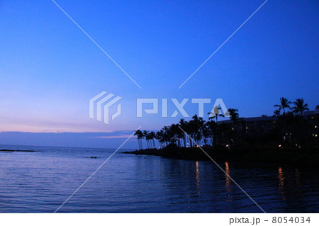 黄昏のハワイ島の海 黄昏のハワイ島の海 8054034