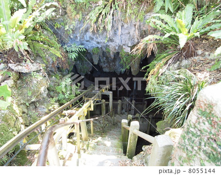 沖縄・金武鍾乳洞入口 8055144