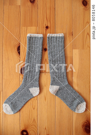 グレーのリネンソックス　ナチュラル靴下 8058146