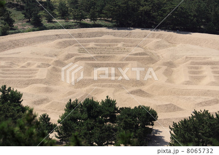 香川県観音寺市琴弾公園の「銭形砂絵」 8065732