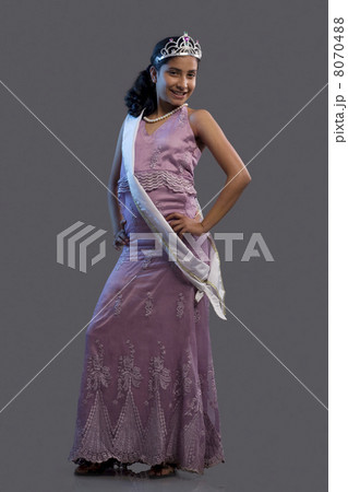 Portrait of a teenage beauty queen posing Portrait of a teenage beauty queen posing 8070488