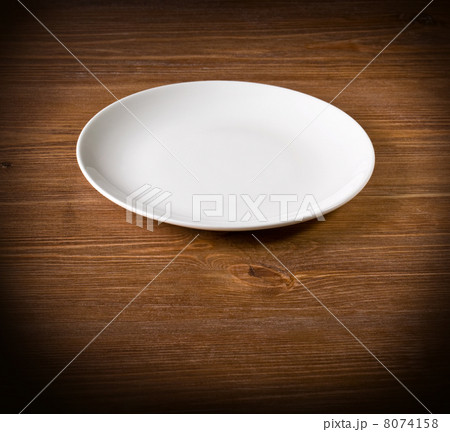 white plate 8074158