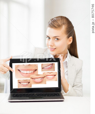 woman with laptop and smiles 8075746