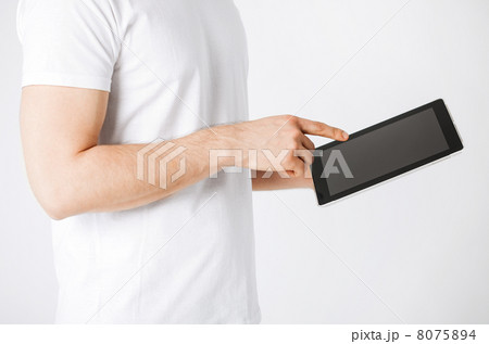 man with tablet pc 8075894