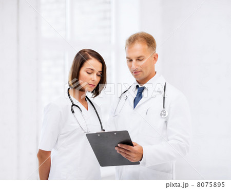 two doctors writing prescription 8075895