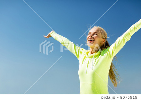 woman doing sports outdoors woman doing sports outdoors 8075919