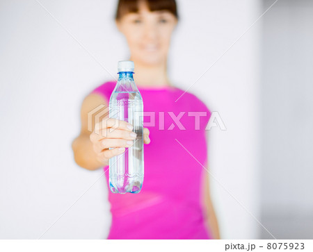 sporty woman with bottle of water sporty woman with bottle of water 8075923