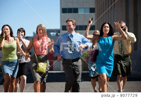 Young business workers run down steet. 8077729