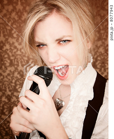 Young Singer 8077943