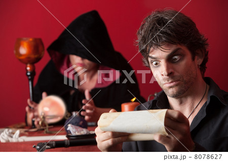 Surprised Man with Fortuneteller Surprised Man with Fortuneteller 8078627