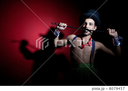 Performer in top hat with whip 8079457