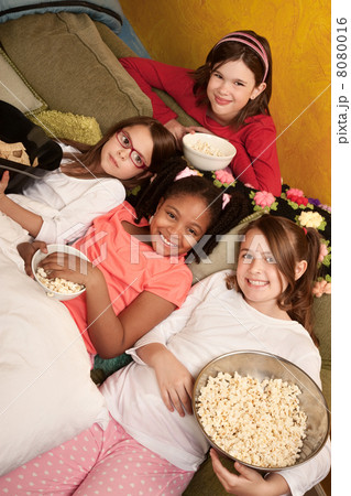 Kids Eating Popcorn Kids Eating Popcorn 8080016