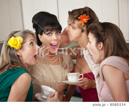 Women Share Secrets 8080334