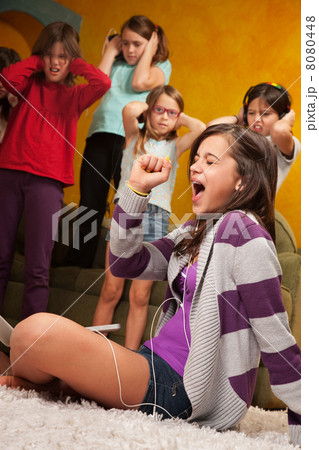 Little Girl Sings Out Loud Little Girl Sings Out Loud 8080448