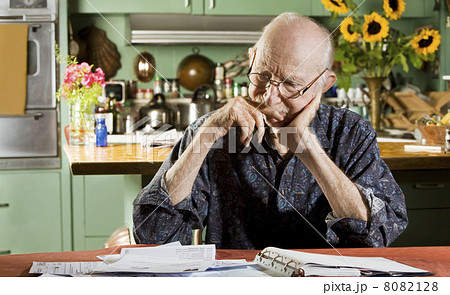 Man with Bills 8082128