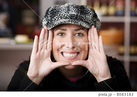 Pretty Woman Framing Her face 8083183
