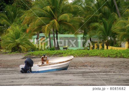 Fishing Boat on the Beach 8085682