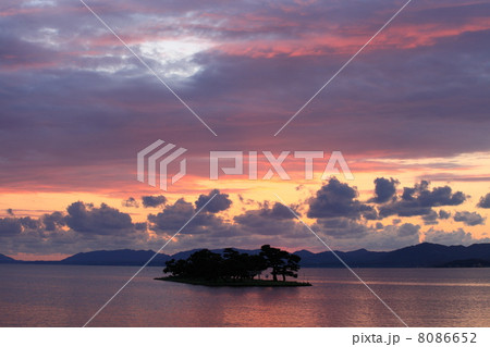 宍道湖に沈む夕日 8086652