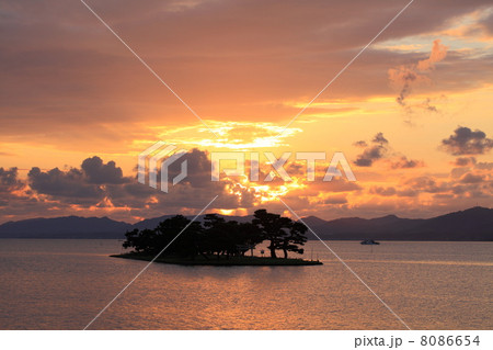 宍道湖に沈む夕日 8086654