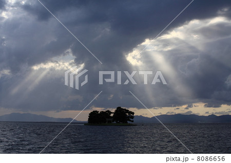 光芒さす宍道湖 8086656