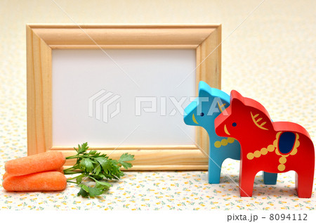 午年の年賀状(フォトフレーム) 8094112