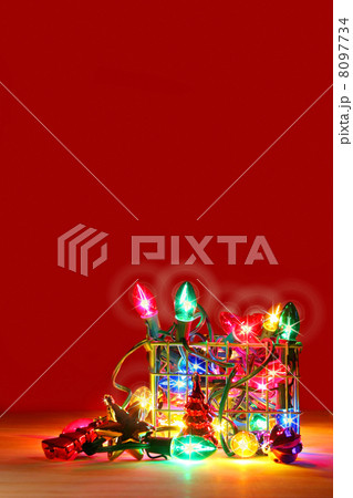 Basket filled with lights 8097734