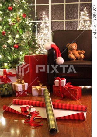 Christmas tree with gifts 8097977