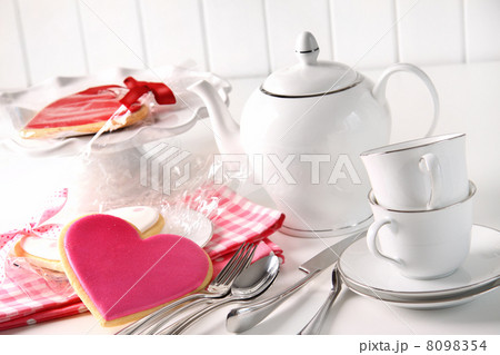 Valentine cookies with teapot and cups Valentine cookies with teapot and cups 8098354