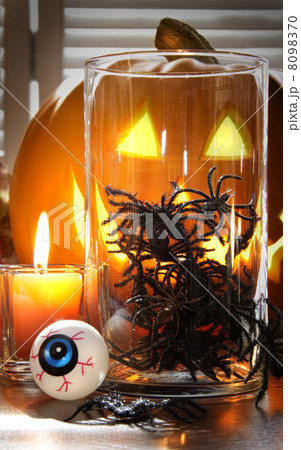 Spiders in glass container for Halloween Spiders in glass container for Halloween 8098370