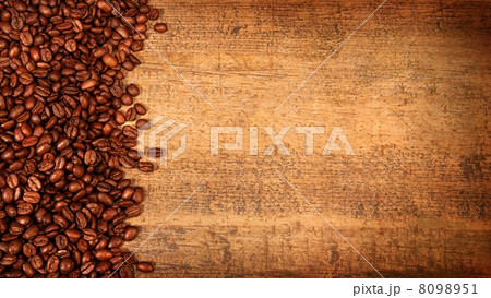 Roasted coffee beans on rustic wood Roasted coffee beans on rustic wood 8098951