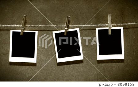 Photo paper attach to rope with clothes spins Photo paper attach to rope with clothes spins 8099158