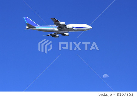 B747と月 8107353