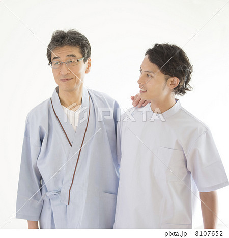 患者と看護師 8107652