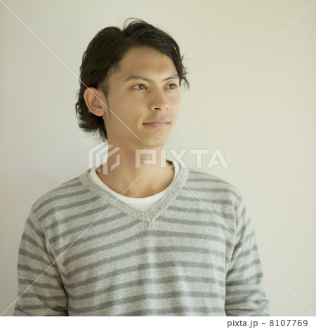 20代男性のポートレート 20代男性のポートレート 8107769