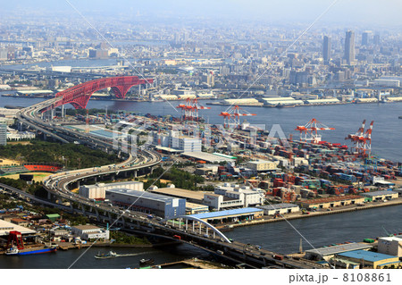 大阪南港中央公園上空より港大橋を空撮 8108861