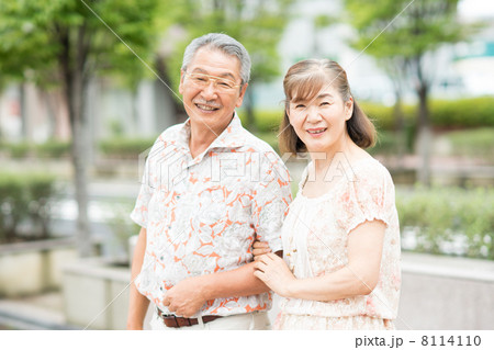 シニアの夫婦(新緑) シニアの夫婦(新緑) 8114110
